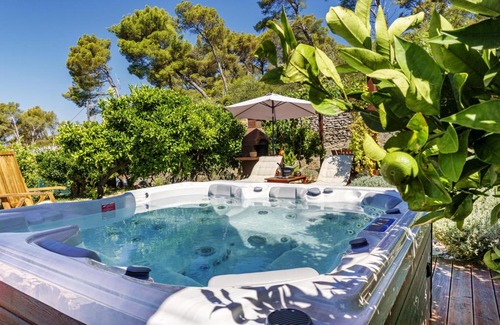 Split House | Villa Karina - Unique location with jacuzzi
