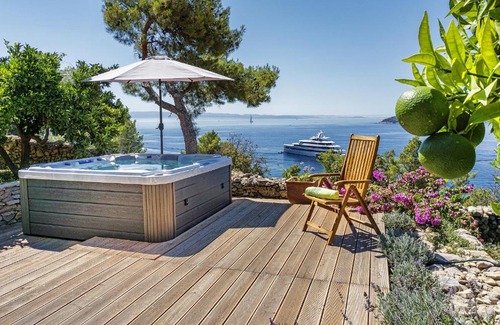 Split House | Villa Karina - Unique location with jacuzzi