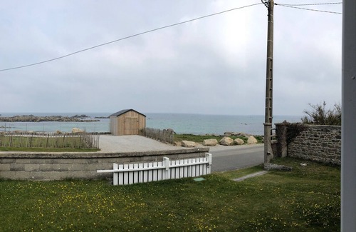 Plouescat House | Villa Ker-Eog, full of charm, superb sea view, feet in the water