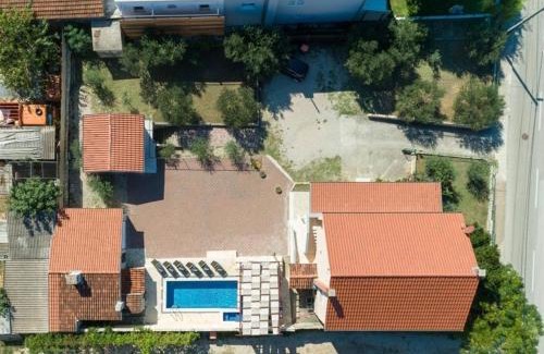Sveti Filip i Jakov House | Villa Lara, Family Retreat with Sea View & Pool