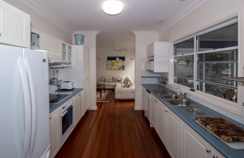 Brisbane Waterfront House | Villa Macleay-Beach Front Family Paradise