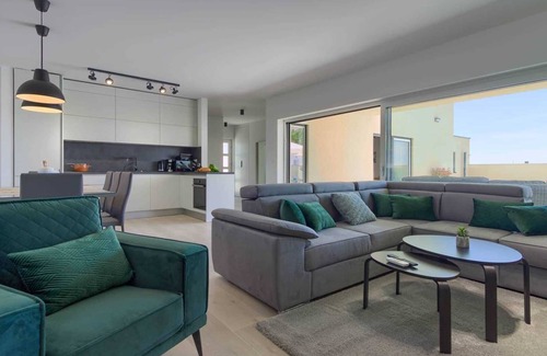 Sikici Villa | Villa Mako - The modern luxury villa with swimming pool and whirlpool in a quiet suburb of Pula