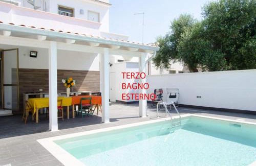 Torre Colimena Villa | Villa Maria con Piscina nel Boomerang Village a Torre Colimena