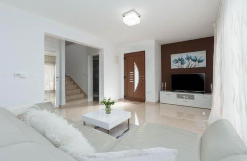 Mugeba Villa | Villa Mirjana with private Pool