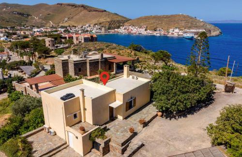 Korissia House | Villa Mirsini, a 5 minute walk from 2 beaches