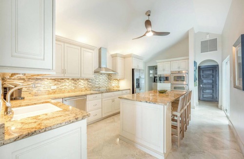 South Sound House | Villa Mora: Luxe Beachfront Villa w/Backyard Snorkeling, Pool, Spa + Outdoor Ki