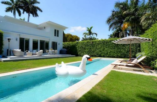 Venetian Islands Villa | Villa Naomi - Luxury Design New Home