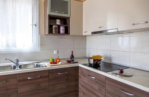 Apolpaina Villa | Villa 'Nikoleta' with Private Pool, Wi-Fi and Air Conditioning