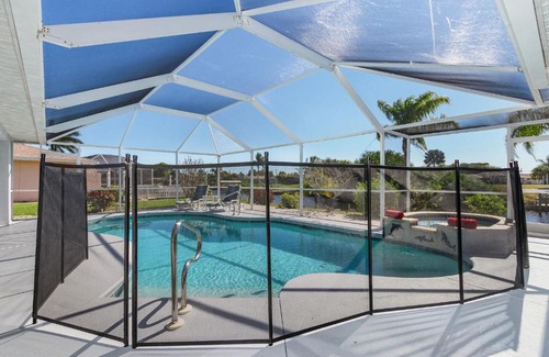 Caloosahatchee House | Villa Porpoise of Life - Cape Coral - Roelens Vacations