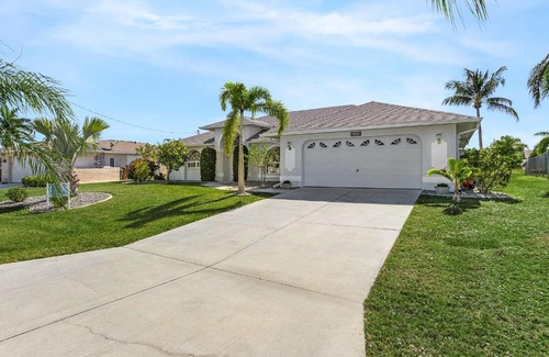 Caloosahatchee House | Villa Porpoise of Life - Cape Coral - Roelens Vacations