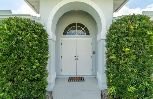 Caloosahatchee House | Villa Porpoise of Life - Cape Coral - Roelens Vacations