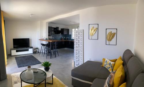 L'Etang-Sale House | Villa Primo 1