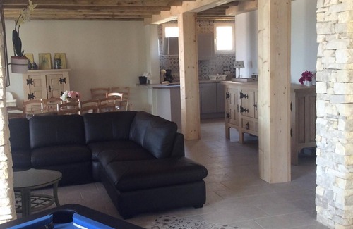 Caumont-sur-Durance Villa | VILLA PRIVATE POOL-AIR-CONDITIONING COTE ISLE S/SORGUE PETS WELCOME