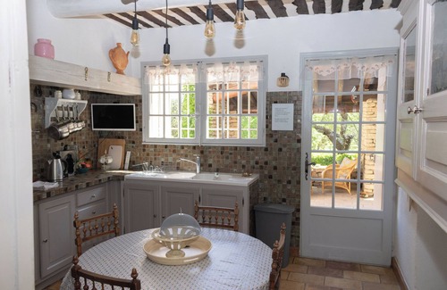 Cabrieres-d'Avignon House | Villa Provencale Face AU Luberon