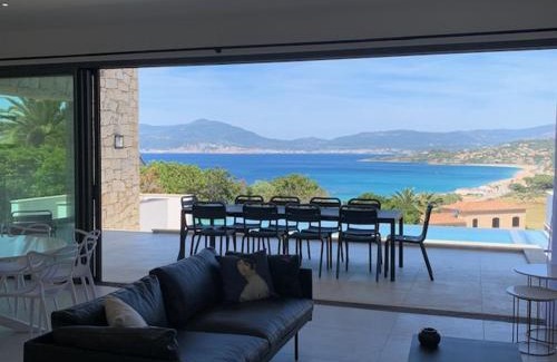 Pietrosella Villa | VILLA RIVOLI vue mer et piscine