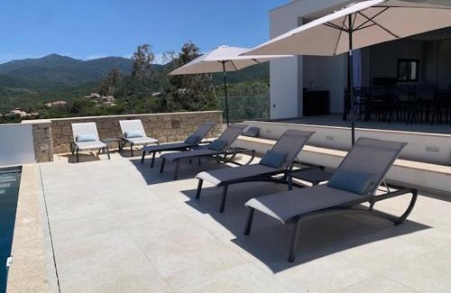 Pietrosella Villa | VILLA RIVOLI vue mer et piscine