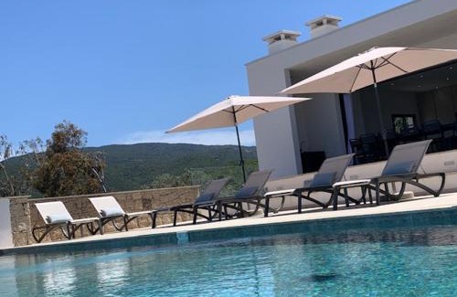 Pietrosella Villa | VILLA RIVOLI vue mer et piscine