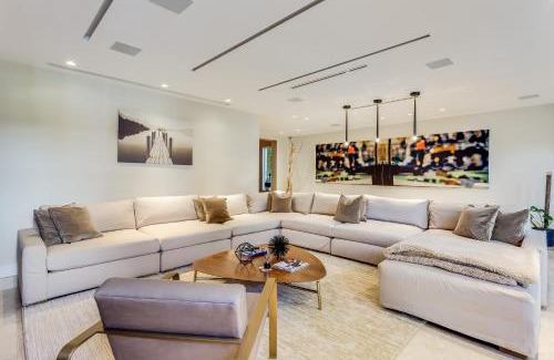 Northeast Coconut Grove Villa | Villa Roxi, A Stylish 5BR Getaway with Pool in Coconut Grove