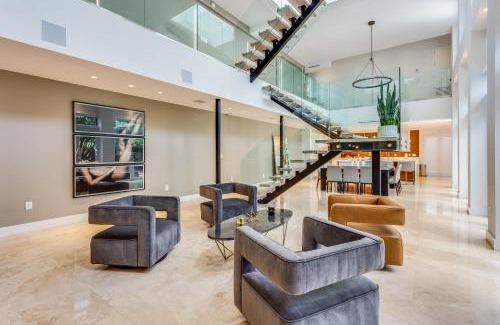 Northeast Coconut Grove Villa | Villa Roxi, A Stylish 5BR Getaway with Pool in Coconut Grove