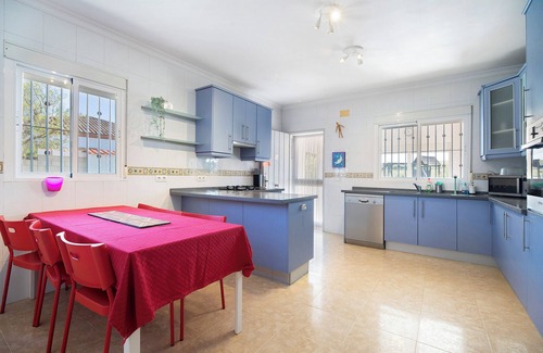 Chiclana de la Frontera House | Villa "Sol" with Mountain View, Pool, Air Conditioning & Wi-Fi