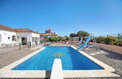 Chiclana de la Frontera House | Villa "Sol" with Mountain View, Pool, Air Conditioning & Wi-Fi