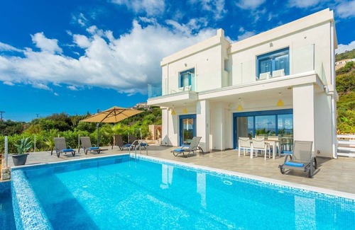 Skala Villa | Villa Seashell: Large Private Pool, Walk to Beach, Sea Views, A/C, WiFi
