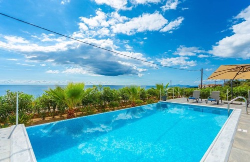 Skala Villa | Villa Seashell: Large Private Pool, Walk to Beach, Sea Views, A/C, WiFi