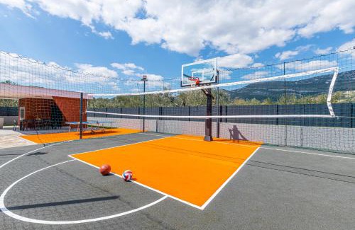 Kastel Stari Villa | Villa SEVEN HEARTS with heated pool and private basketball playground near Split