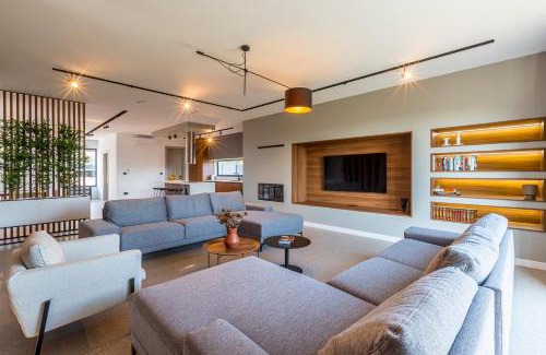 Kastel Stari Villa | Villa SEVEN HEARTS with heated pool and private basketball playground near Split