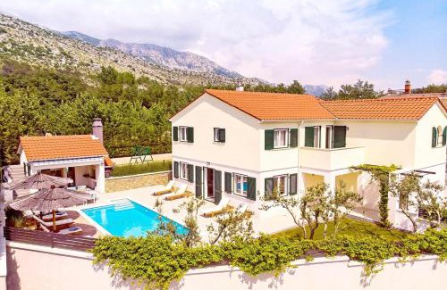 Omis Villa | VILLA STOZAK, private heated pool, cinema room and sauna, 7 km from beach