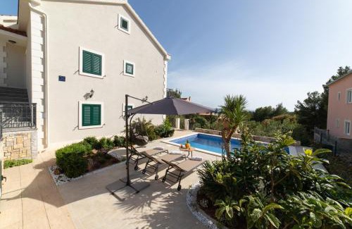 Milna (Brac) Villa | Villa Sun Garden - 4 star villa with heated swimming pool, quiet bay, BBQ, 50m from the sea