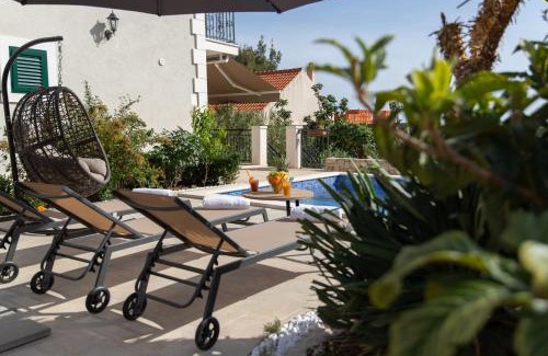 Milna (Brac) Villa | Villa Sun Garden - 4 star villa with heated swimming pool, quiet bay, BBQ, 50m from the sea