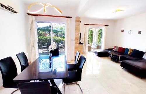 Peyia Town Villa | Villa Talassa with optional HEATED POOL, JACUZZI and 4x4 CAR