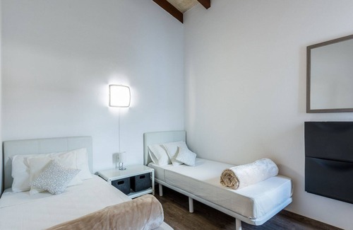 Cala en Blanes Ski Chalet | Villa with large pool 500 meters from the beach