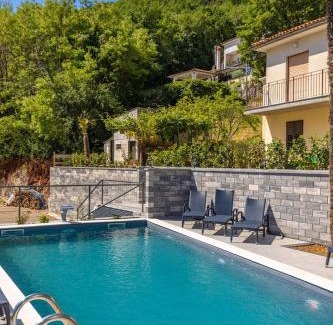 Obrs Villa | Villa with 6 Bedrooms and Heated Pool