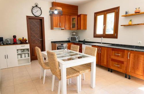 Sencelles Villa | Villa with a Pool in Mallorca for 12 people villa can barajas