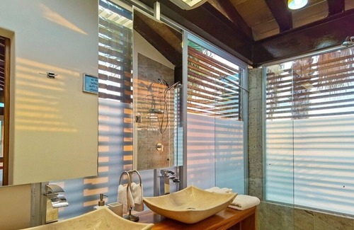 Santa Maria Huatulco Villa | Villa with a private pool and ocean view
