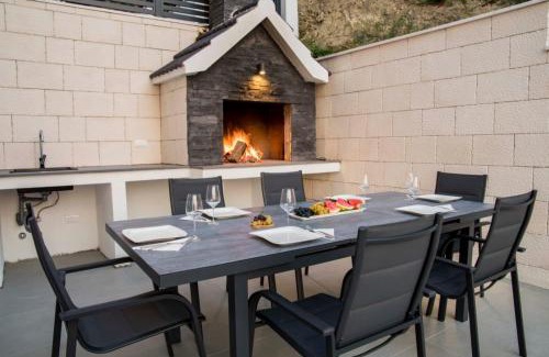 Split Apartment | Villa With Beautiful View, Modern Furnishing & Pool