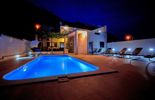 Zvecanje House | Villa with pool, ideal for 4 people