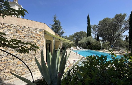 Les 3 Ponts Villa | Villa with swimming pool on the outskirts of Nîmes, 10 minutes from the Arena