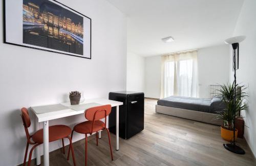 Bergamo Apartment | Villa Zina - Apt Rosso - 10 min from city centre and airport