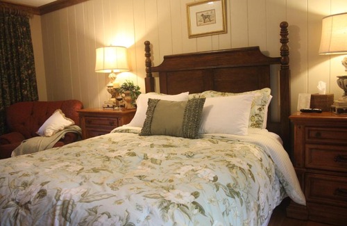 Blowing Rock Hotel | Village Inn - Blowing Rock