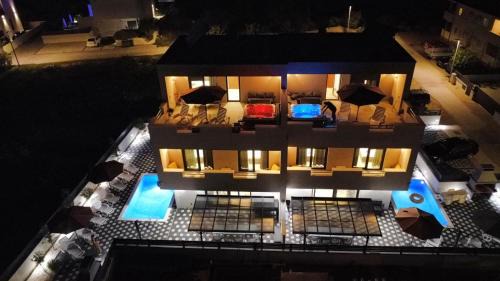 Srima Apartment | VillaMIA - heated pool & jacuzzi-10 persons-boat tours