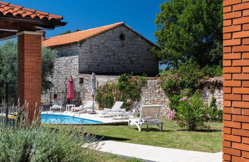 Farini Apartment | Villas Kolumbera With Private Pools