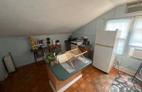 Gainesville Apartment | Vintage & Affordable Unit 3 of 6