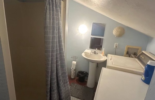 Gainesville Apartment | Vintage & Affordable Unit 3 of 6