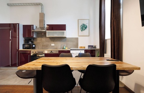 Rudolfsheim-Funfhaus Apartment | Vintagehome: Apartments by Schönbrunn