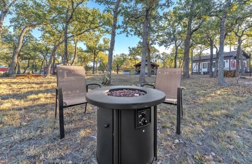 Fredericksburg House | Viognier: Pet Friendly, Hot-tub, 10-mins to Downtown!