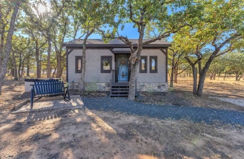 Fredericksburg House | Viognier: Pet Friendly, Hot-tub, 10-mins to Downtown!