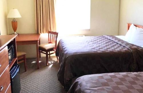 Kellogg House | Visit The Gem State! Stay Minutes Away From Scenic View Of The Mountain